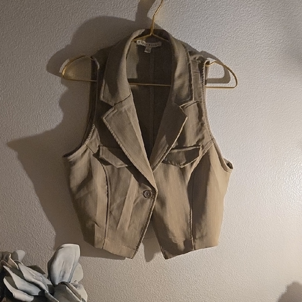 Haute Monde Women's Tan Vest